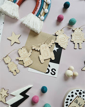 Load image into Gallery viewer, Robot Shape Wooden Garland