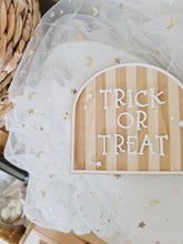 Load image into Gallery viewer, Halloween Trick Or Treat Plaque