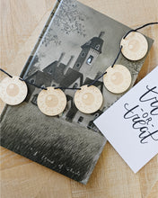 Load image into Gallery viewer, Wooden Halloween Eyeball Garland