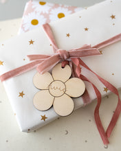 Load image into Gallery viewer, Personalised Flower Shaped Wooden Gift Tag