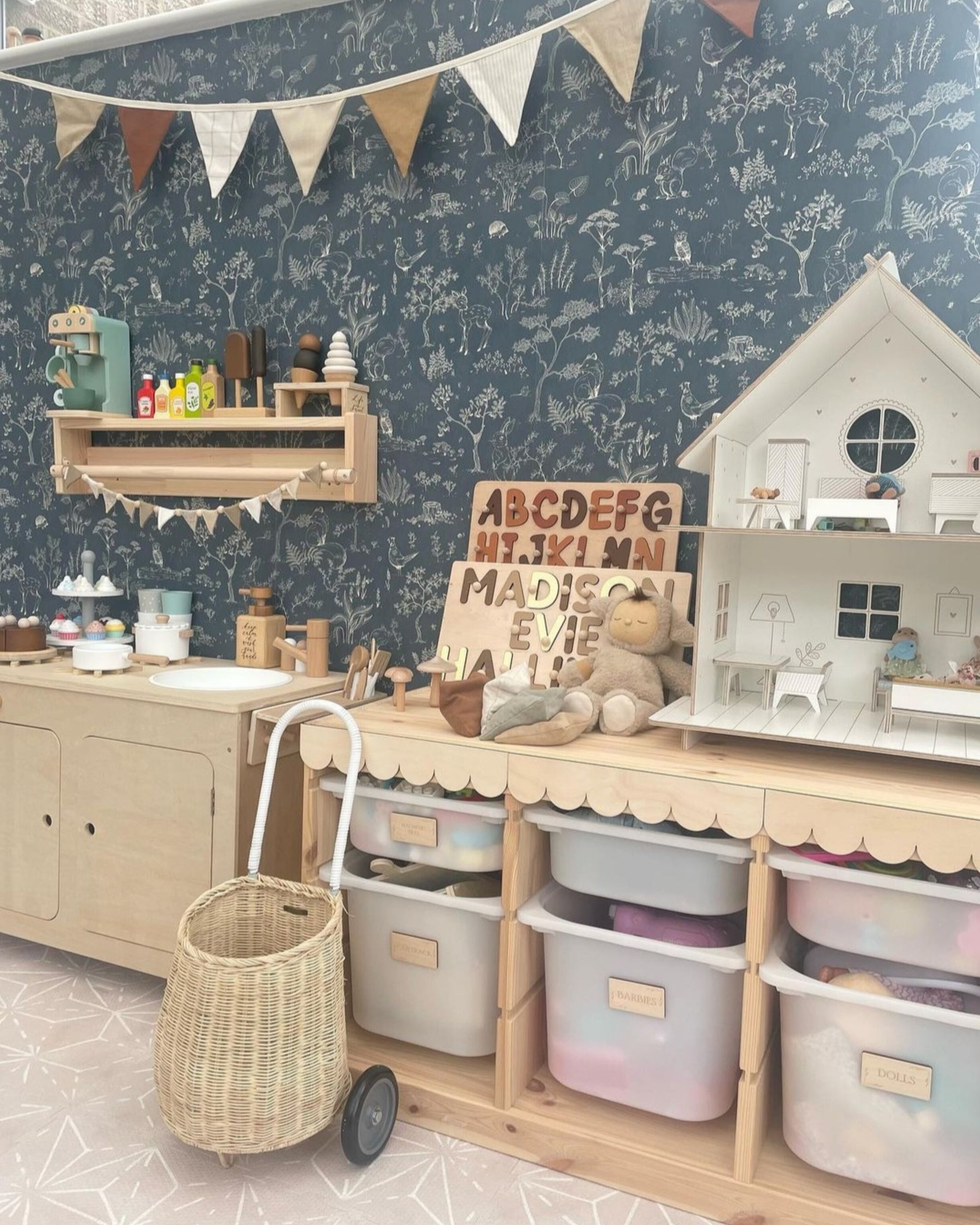 Wooden Scallop Decorative Trims for Toy Storage Unit