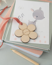 Load image into Gallery viewer, Personalised Flower Shaped Wooden Gift Tag

